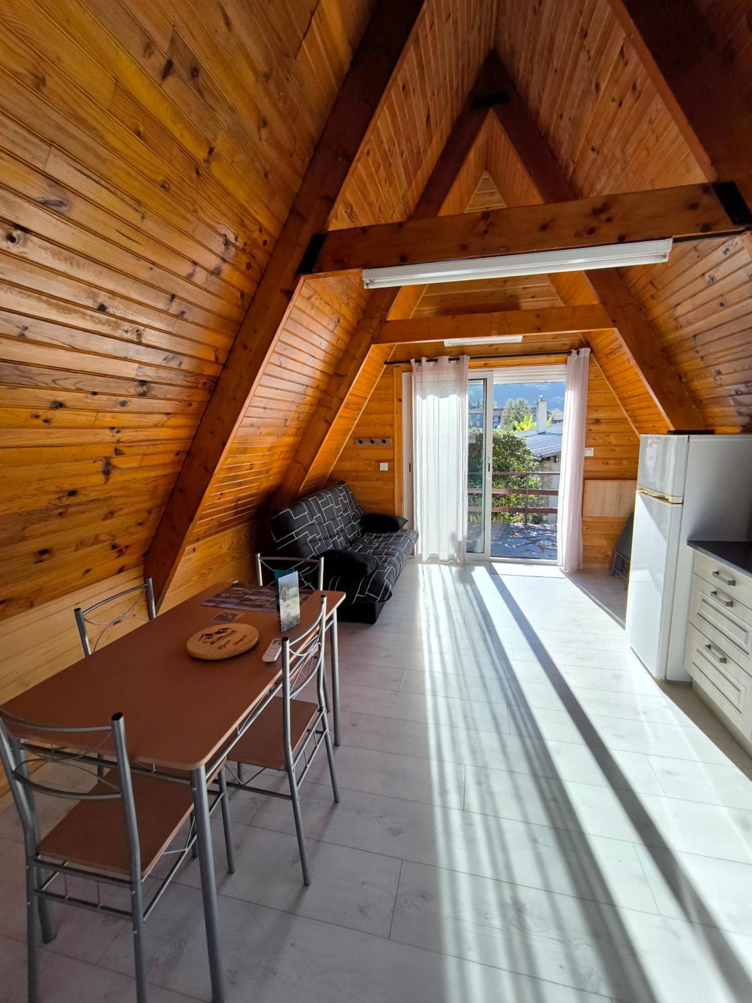 Petit Chalet Avec Terrasse Oust Room photo