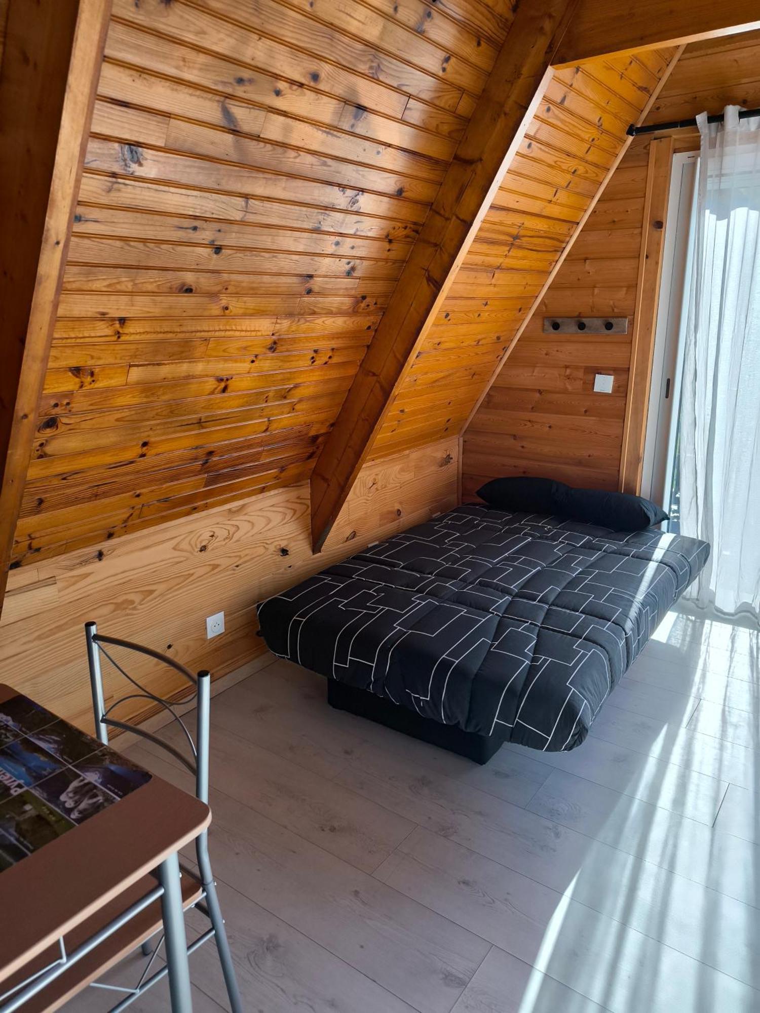 Petit Chalet Avec Terrasse Oust Room photo